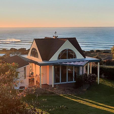 The Quarters Ocean-View Chalet Gisborne Kültér fotó