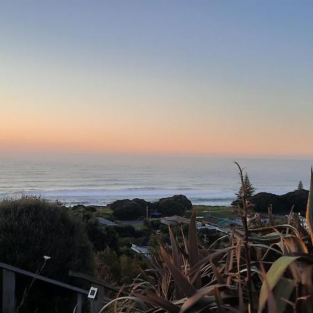 The Quarters Ocean-View Chalet Gisborne Kültér fotó