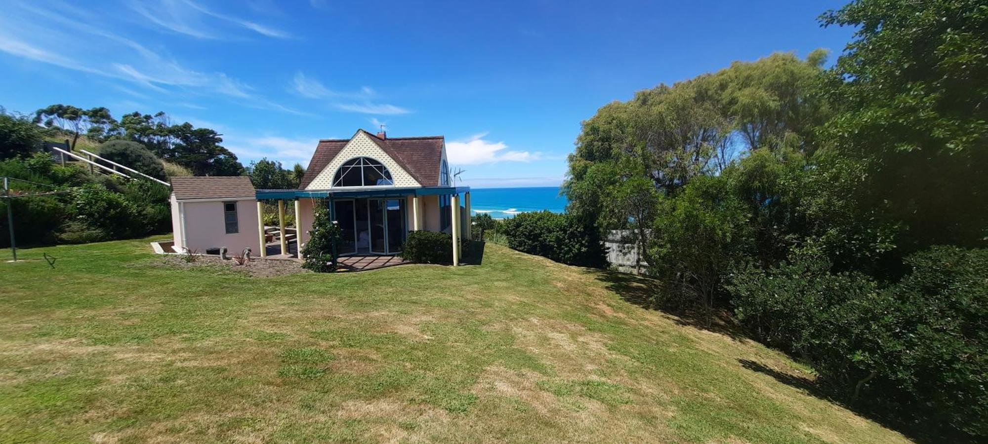 The Quarters Ocean-View Chalet Gisborne Kültér fotó